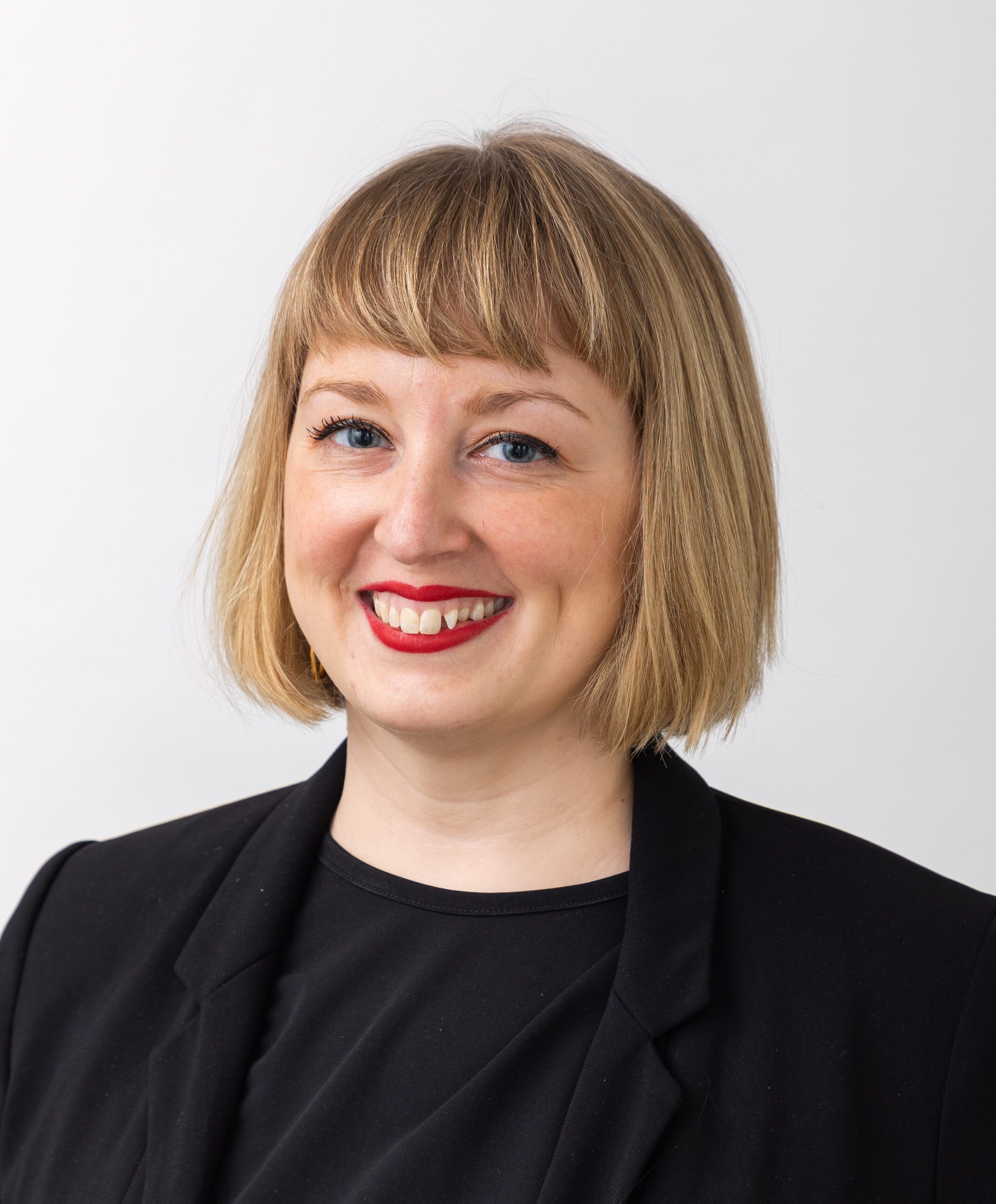 Headshot of Justine MacWilliam '02