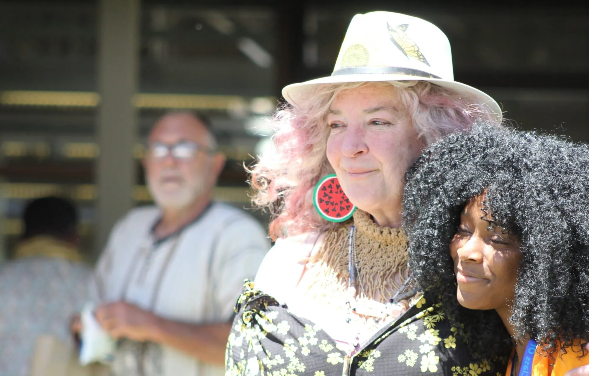 Student and get away parent share a smiles outdoors, embodying UWC-USA’s global community and inclusive spirit.