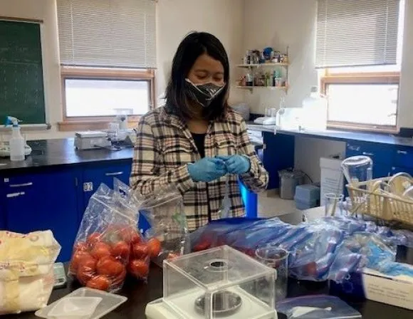 Student fighting food waste on campus